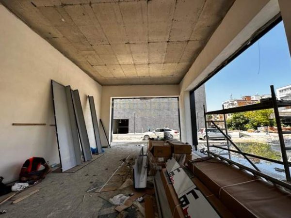 Tirane, jepet me qera ambjent biznesi Kati 0, 111 m² 1.900 Euro (Rr. 5 Maji)