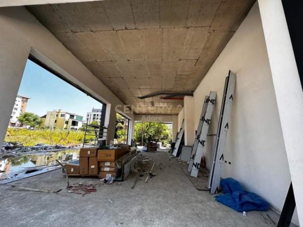Tirane, jepet me qera ambjent biznesi Kati 0, 111 m² 1.900 Euro (Rr. 5 Maji)
