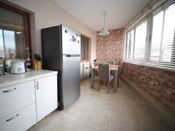 Tirane, jepet me qera apartament 2+1+BLK Kati 3, 80 m² 650 Euro (Prane Pazarit)