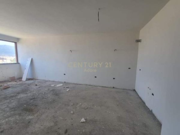 Tirane, shitet apartament 2+1+BLK 91 m² 117.000 Euro (Prane Spitalit Amerikan 3)