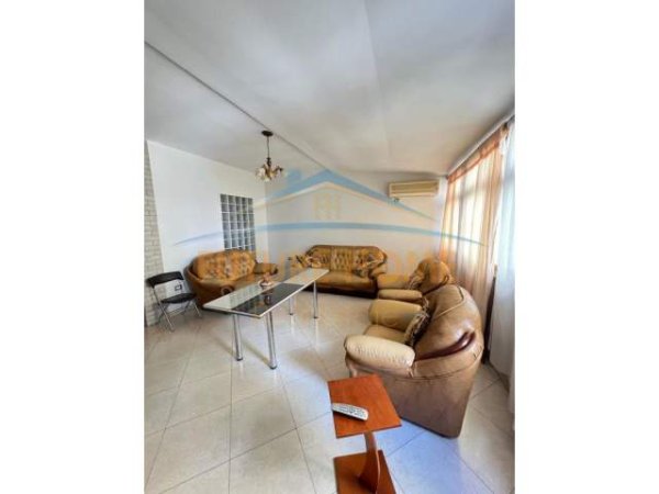 Tirane, jepet me qera apartament 1+1+BLK Kati 2, 100 m² 500 Euro (Komuna e Parisit)