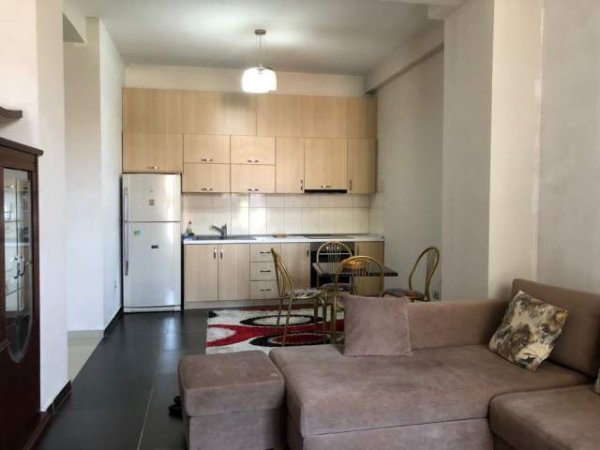 Tirane, jepet me qera apartament 1+1 Kati 2, 63 m² 500 Euro (pazari i ri)