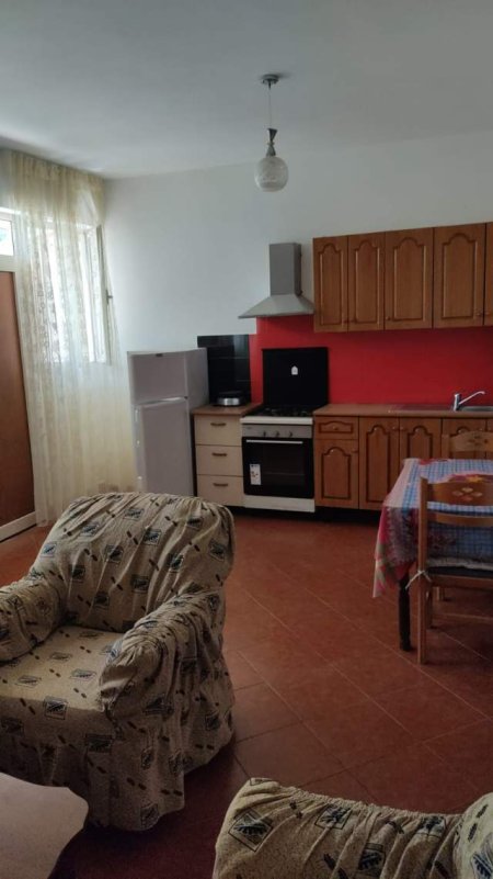 Tirane, jepet me qera apartament 2+1 Kati 1, 94 m² 30.000 Leke (rruga kristo Kono)