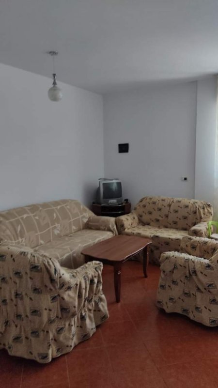 Tirane, jepet me qera apartament 2+1 Kati 1, 94 m² 30.000 Leke (rruga kristo Kono)