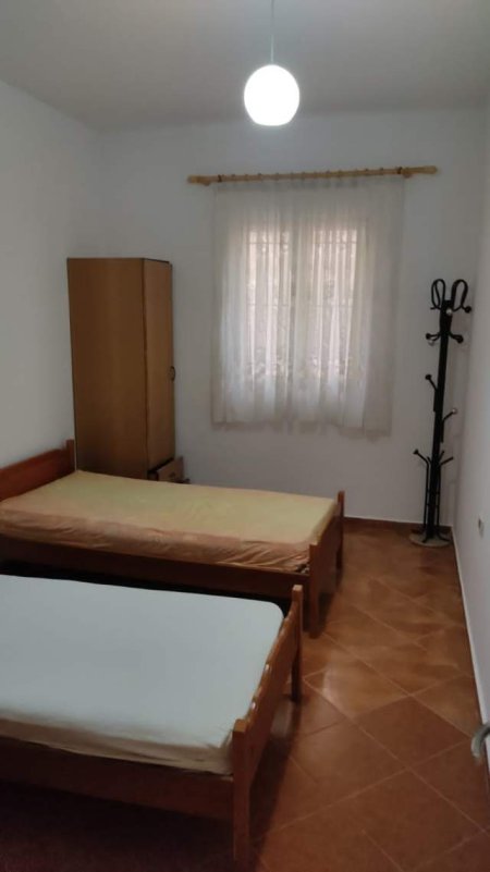 Tirane, jepet me qera apartament 2+1 Kati 1, 96 m² 30.000 Leke (Porcelan)