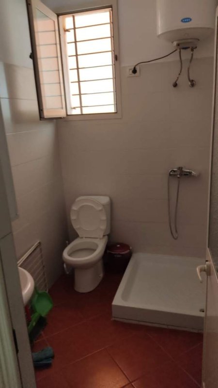 Tirane, jepet me qera apartament 2+1 Kati 1, 96 m² 30.000 Leke (Porcelan)