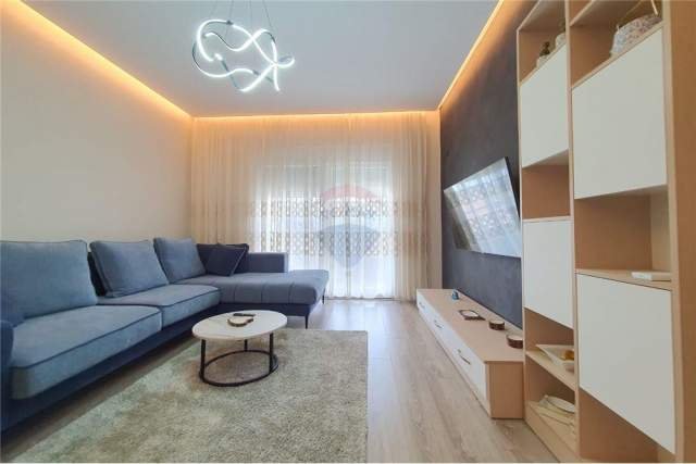 Tirane, shes apartament 1+1+BLK Kati 6, 70 m² 650 Euro (komuna e parisit)