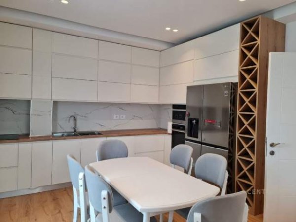 Tirane, shitet apartament Kati 5, 128 m² 250.000 Euro (Rr.Riza Cerova Tirana, Albania)