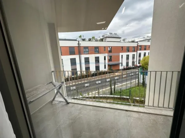 Tirane, jepet me qera apartament 1+1+Ballkon Kati 1, 79 m² 1.350 € (Liqeni i Thatë, Tek Green Valley)