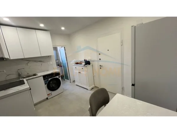 Tirane, jepet me qera apartament 2+1 Kati 2, 53 m² 600 € 