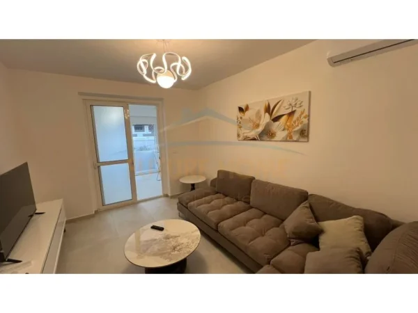 Tirane, jepet me qera apartament 2+1 Kati 2, 53 m² 600 € 