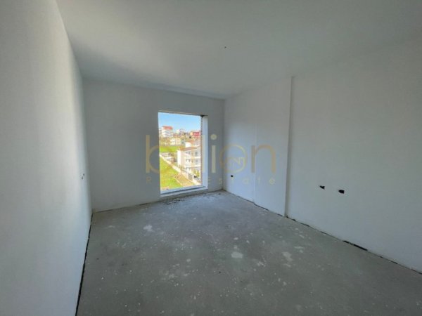 Tirane, shitet apartament 2+1+Ballkon , 102 m² 