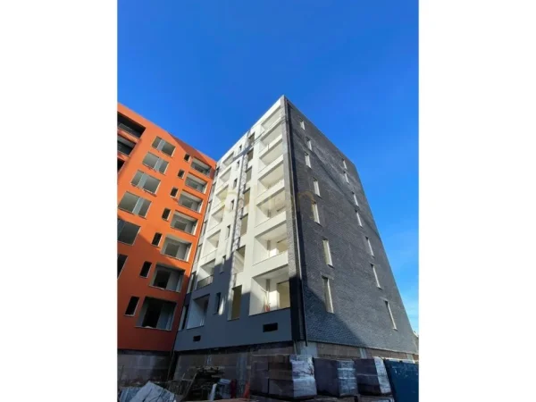 Tirane, shitet apartament 1+1+Ballkon Kati 5, 68 m² 