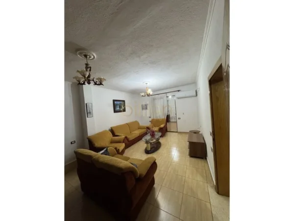 Tirane, jepet me qera apartament 2+1 Kati 3, 450 € 