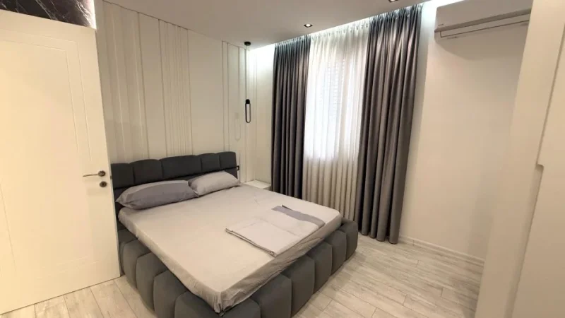 Tirane, jepet me qera apartament 3+1+Ballkon Kati 4, 120 m² 1.250 € (Kompleksi Delijorgji)