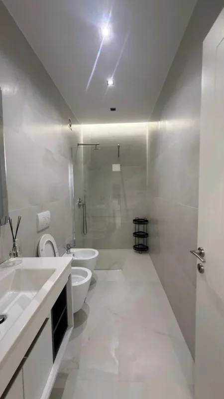 Tirane, jepet me qera apartament 3+1+Ballkon Kati 4, 120 m² 1.250 € (Kompleksi Delijorgji)