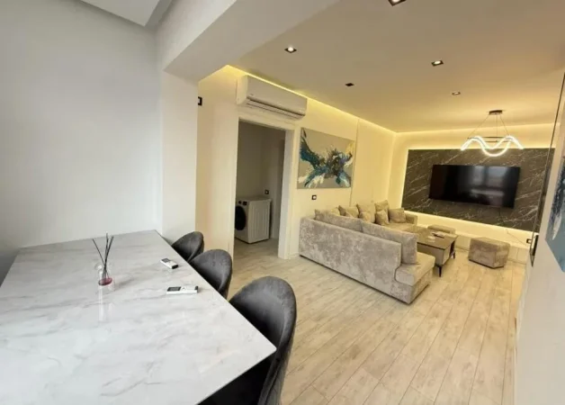 Tirane, jepet me qera apartament 3+1+Ballkon Kati 4, 120 m² 1.250 € (Kompleksi Delijorgji)