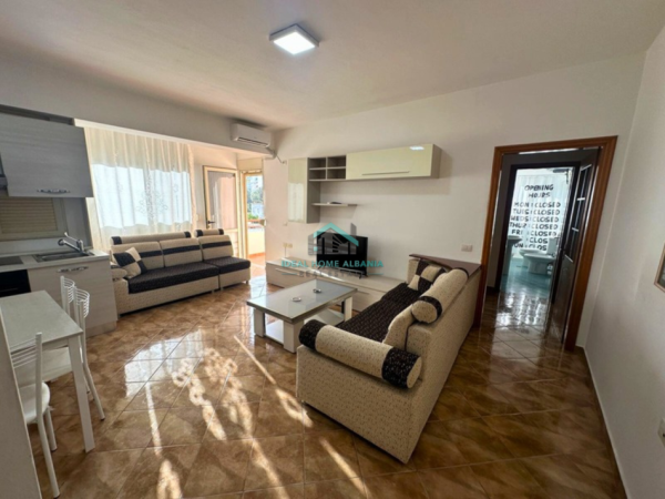 Vlore, jepet me qera apartament 1+1 Kati 2, 450 € (lungomare)