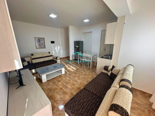 Vlore, jepet me qera apartament 1+1 Kati 2, 450 € (lungomare)