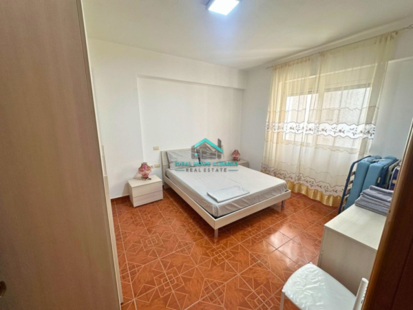 Vlore, jepet me qera apartament 1+1 Kati 2, 450 € (lungomare)