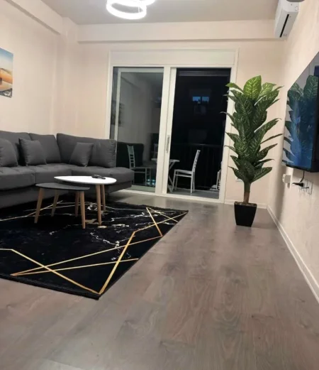 Jepet me Qira Apartament 1+1 te Rruga Kosovarëve, 750 €URO