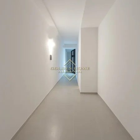 Tirane, jepet me qera zyre , 40 m² 400 € 