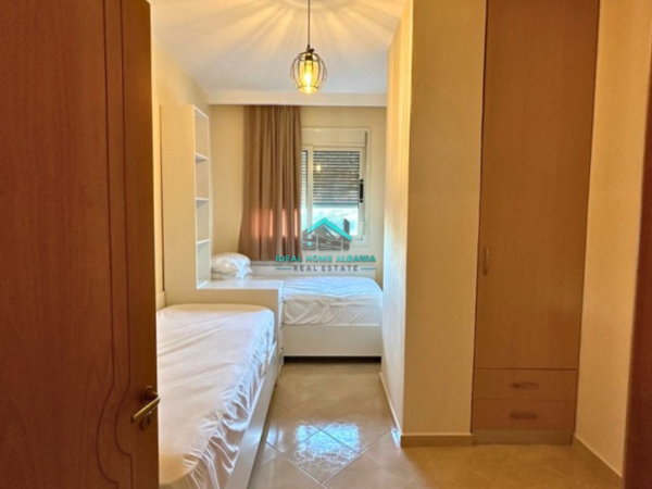 Vlore, jepet me qera apartament 2+1 , 108 m² 500 € (lungomare)