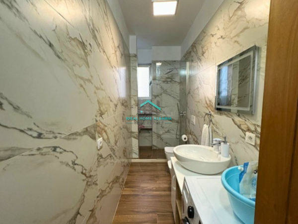 Vlore, jepet me qera apartament 2+1 , 108 m² 500 € (lungomare)