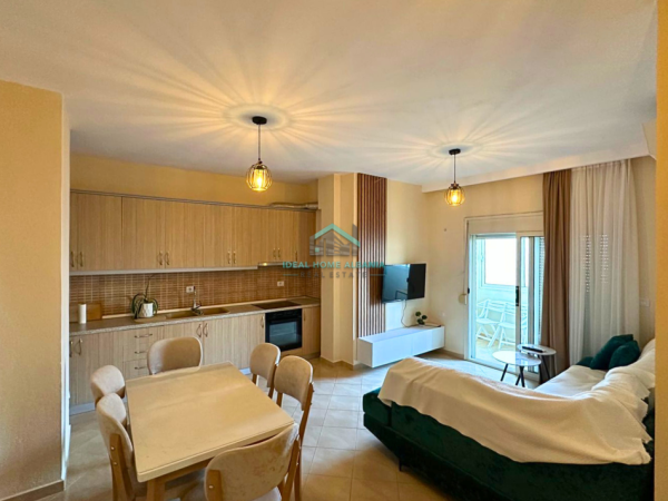 Vlore, jepet me qera apartament 2+1 , 108 m² 500 € (lungomare)