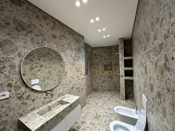 Tirane, jepet me qera apartament 2+1+Ballkon Kati 0, 104 m² 2.200 € (Liqeni i Thatë, Tek Green Valley)