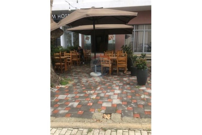 Vlore - Lungomare, jepet me qera dyqan , 42 m² 600 € (Rruga Dhimitër Konomi, Vlorë)