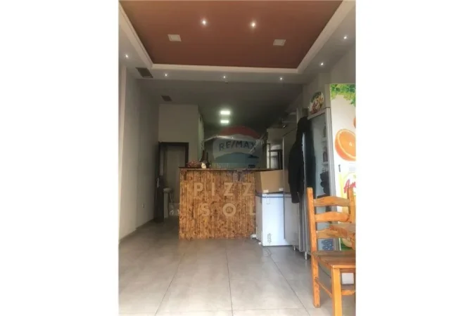 Vlore - Lungomare, jepet me qera dyqan , 42 m² 600 € (Rruga Dhimitër Konomi, Vlorë)