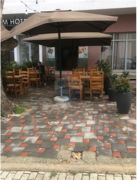 Vlore - Lungomare, jepet me qera dyqan , 42 m² 600 € (Rruga Dhimitër Konomi, Vlorë)