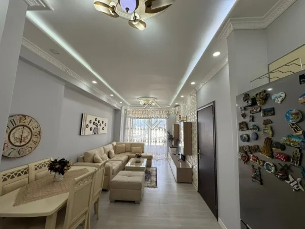 Tirane, jepet me qera 2+1+Ballkon Kati 7, 97 m² 520 € 