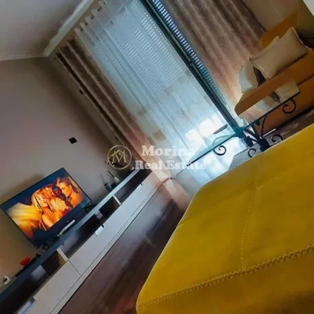 Tirane, jepet me qera apartament 2+1 Kati 4, 112 m² 1.100 € (Komuna e Parisit)