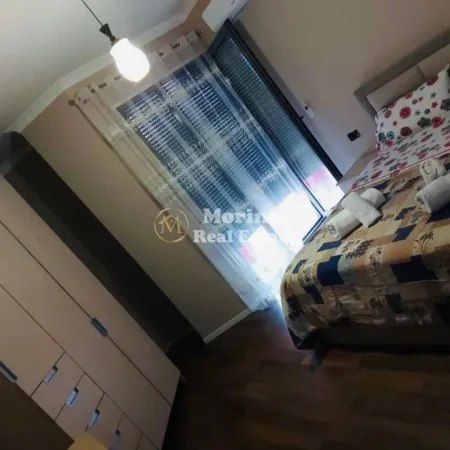 Tirane, jepet me qera apartament 2+1 Kati 4, 112 m² 1.100 € (Komuna e Parisit)