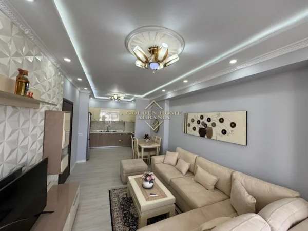 Tirane, jepet me qera 2+1+Ballkon Kati 7, 97 m² 520 € 