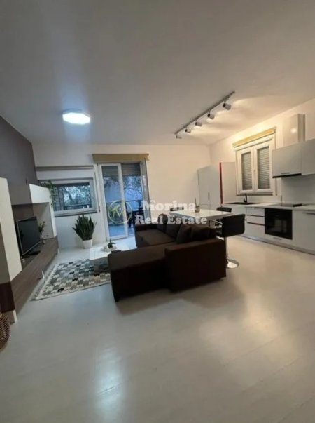 Tirane, jepet me qera apartament 1+1 Kati 2, 85 m² 600 € (Kopshti Botanik)