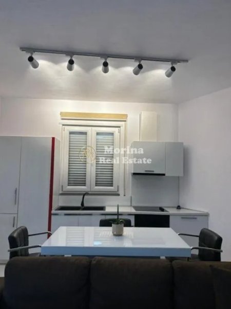 Tirane, jepet me qera apartament 1+1 Kati 2, 85 m² 600 € (Kopshti Botanik)