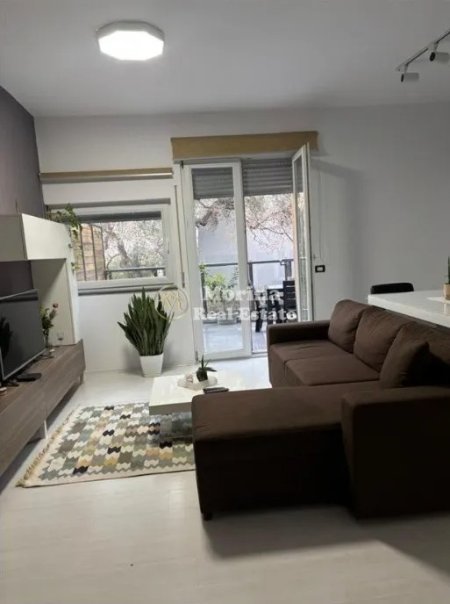 Tirane, jepet me qera apartament 1+1 Kati 2, 85 m² 600 € (Kopshti Botanik)