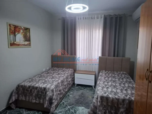 Tirane, jepet me qera apartament 2+1+Ballkon Kati 1, 105 m² 600 € (Rruga Mine Peza)