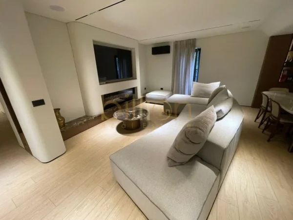 Tirane, shitet apartament 3+1+Ballkon Kati 5, 160 m² 