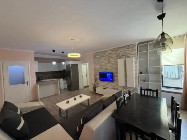 Tirane, jepet me qera apartament 2+1 Kati 1, 110 m² 750 € (21 Dhjetori)