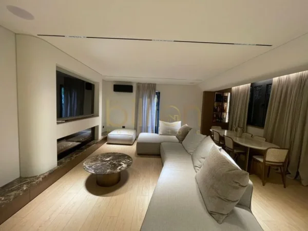 Tirane, shitet apartament 3+1+Ballkon Kati 5, 160 m² 