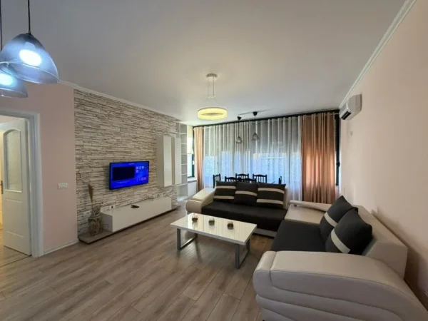 Tirane, jepet me qera apartament 2+1 Kati 1, 110 m² 750 € (21 Dhjetori)