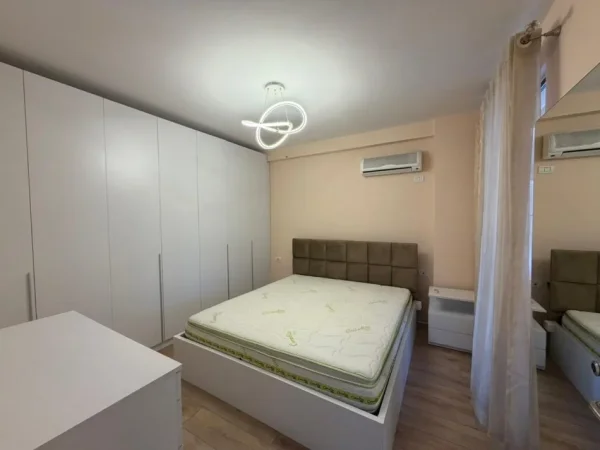Tirane, jepet me qera apartament 2+1 Kati 1, 110 m² 750 € (21 Dhjetori)
