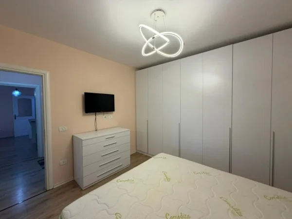 Tirane, jepet me qera apartament 2+1 Kati 1, 110 m² 750 € (21 Dhjetori)