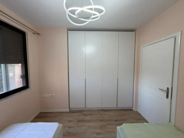 Tirane, jepet me qera apartament 2+1 Kati 1, 110 m² 750 € (21 Dhjetori)