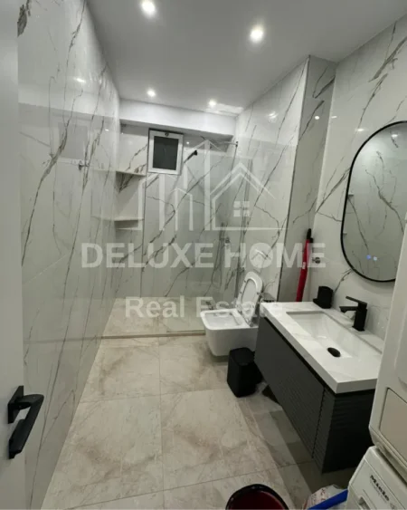 Tirane, jepet me qera apartament 1+1 Kati 1, 55 m² 700 € (Zogu i ZI)