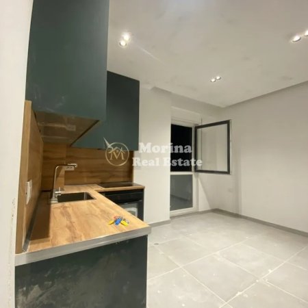 Tirane, jepet me qera garsonier Kati 4, 40 m² 270 € (Rruga 5 Maji)